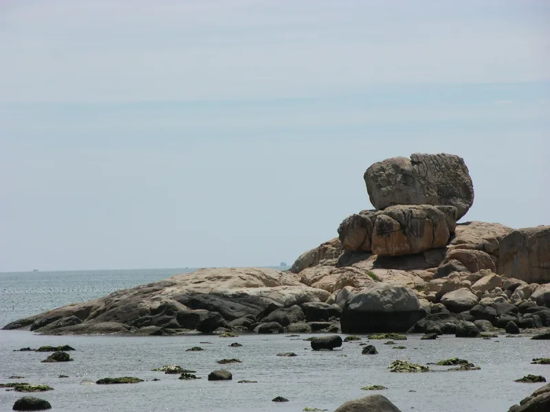 The Hon Chong boulders on the shoreline at Nha Trang